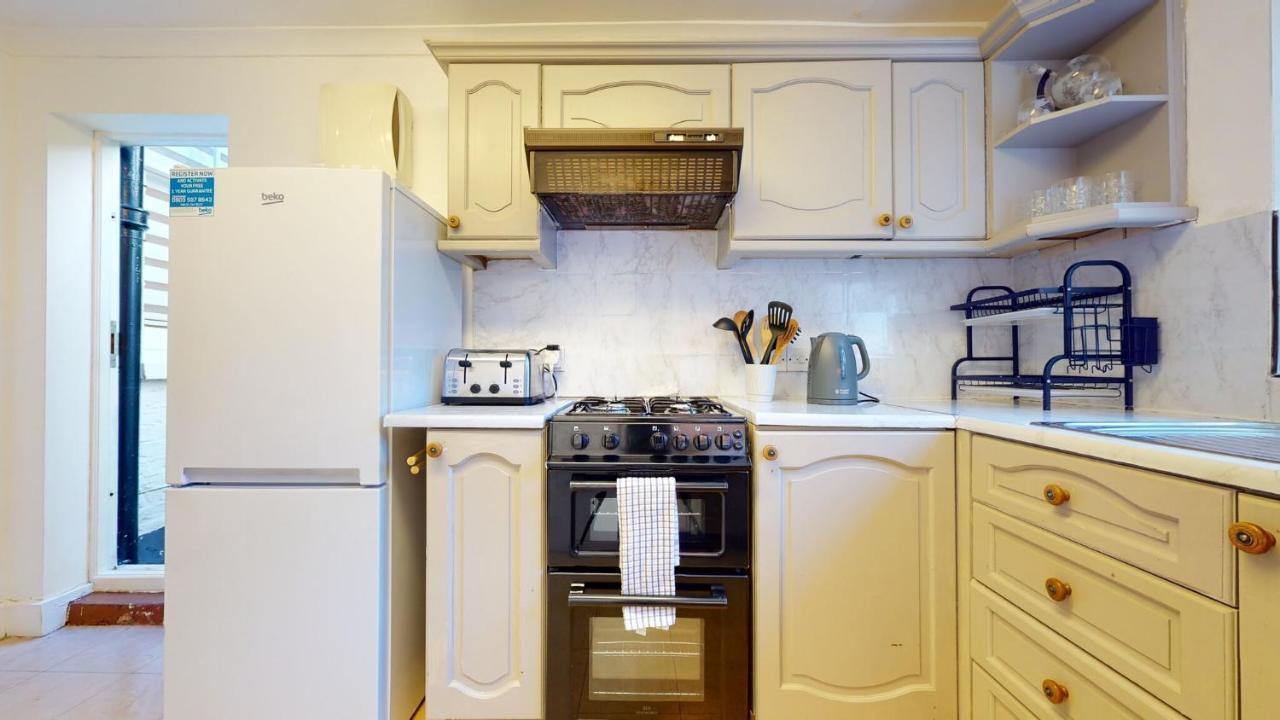 Cheerful 4 Bedroom Victorian House With Back Courtyard Лондон Екстериор снимка