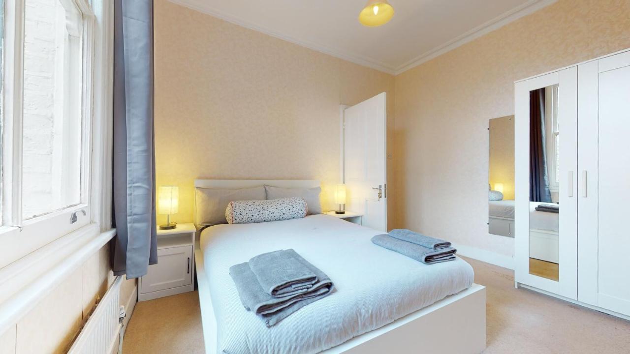 Cheerful 4 Bedroom Victorian House With Back Courtyard Лондон Екстериор снимка